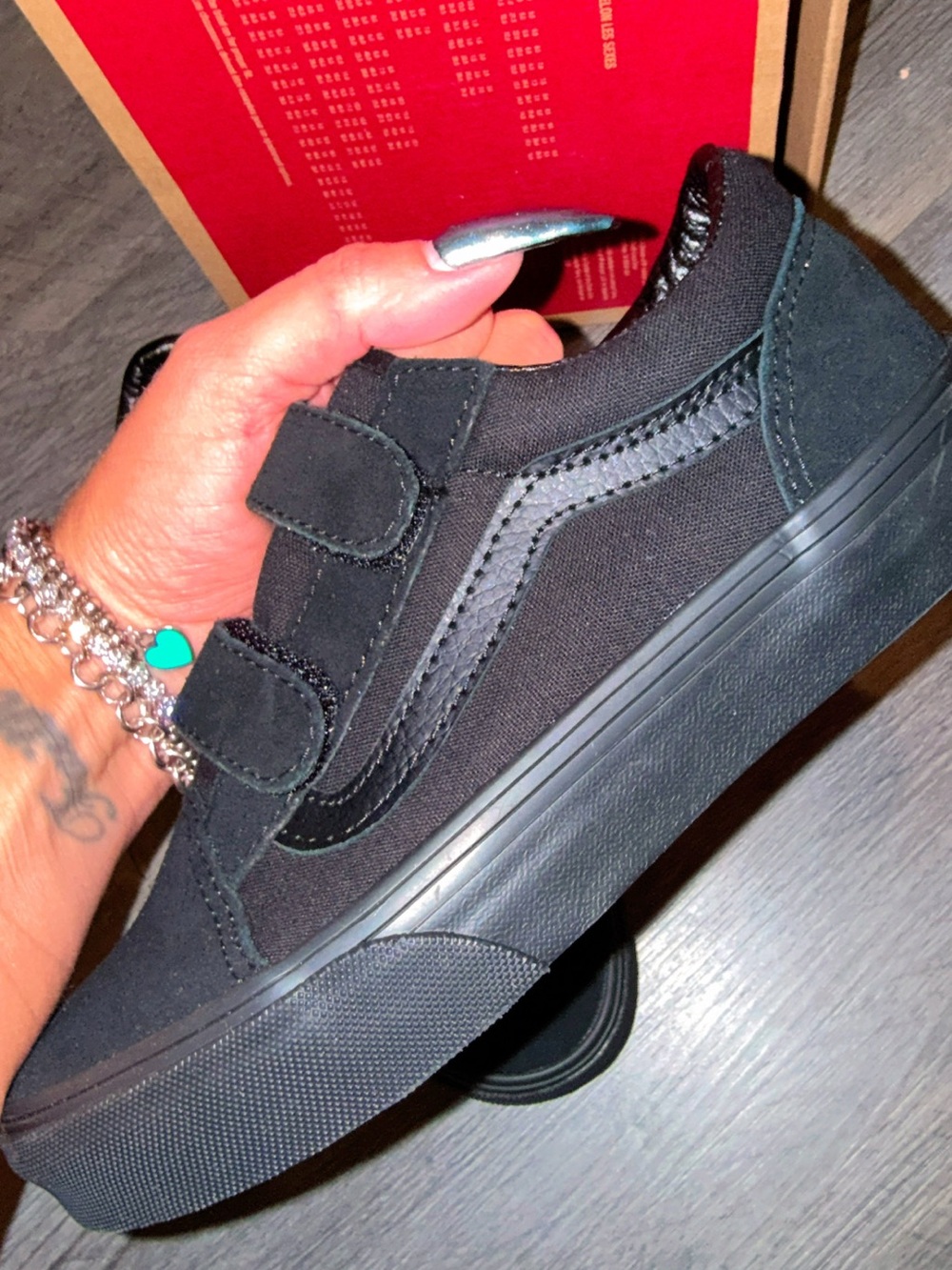 NWT Vans Kids Black Velcro Old Skool Sneakers